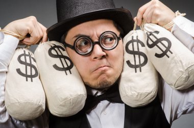 Çuvalla parası olan adam.