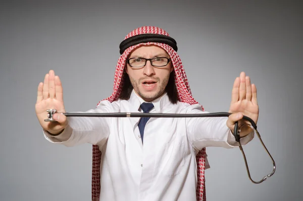 Lustiger arabischer Arzt — Stockfoto