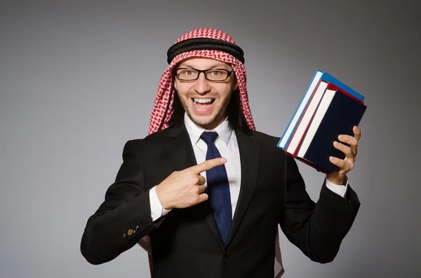 Uomo arabo con libro — Foto Stock