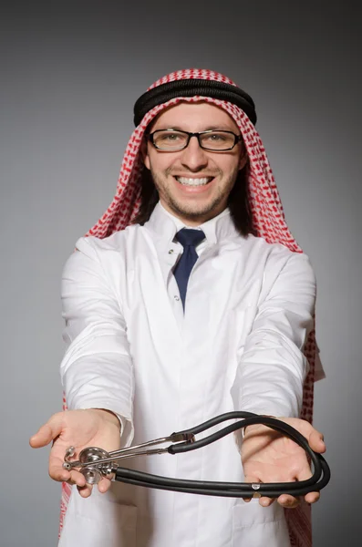 Drôle de médecin arabe — Photo