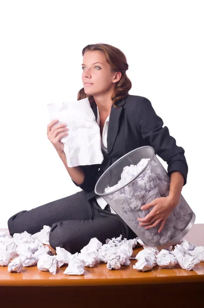 Kobieta z dużą ilością wyrzuconego papieru — Zdjęcie stockowe
