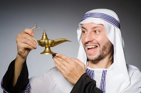 Arab s lampou ve studiu — Stock fotografie