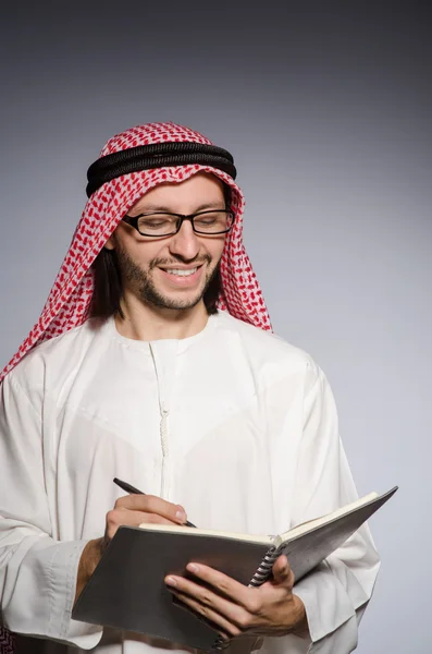 Studente arabo con libro — Foto Stock