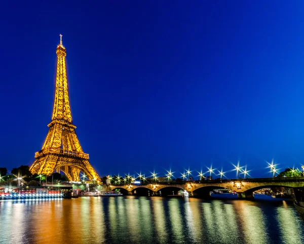Paris 'teki Eyfel Kulesi