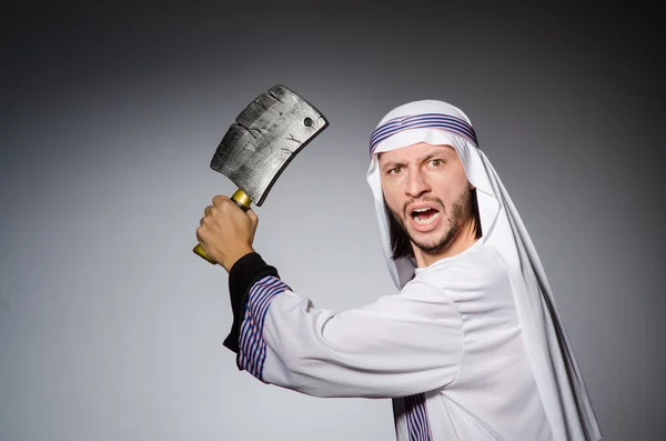 Hombre árabe con hacha afilada — Foto de Stock