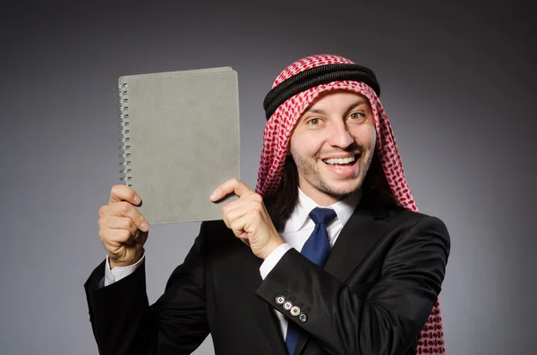 Estudiante árabe con libro —  Fotos de Stock