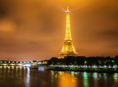 Paris 'teki Eyfel Kulesi.