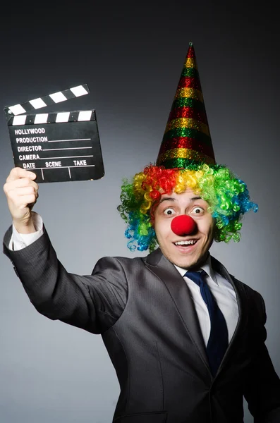 Clown med film styrelsen — Stockfoto