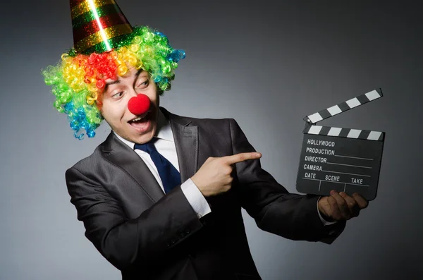 Clown met de film van bestuur — Stockfoto