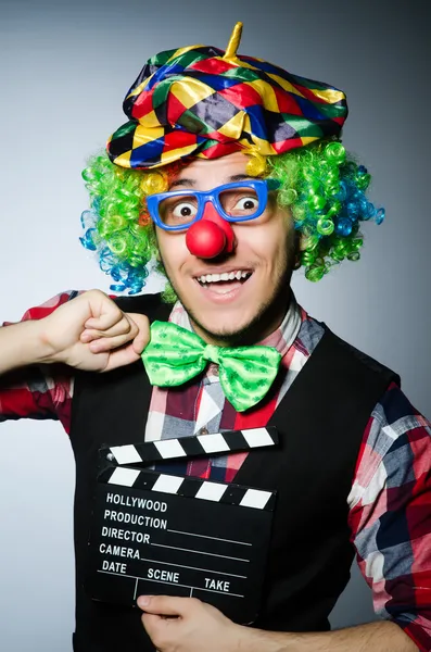 Clown met de film van bestuur — Stockfoto