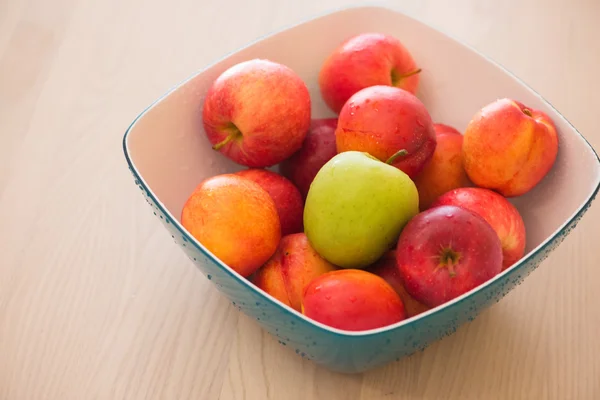 Frutas en el tazón — Foto de Stock