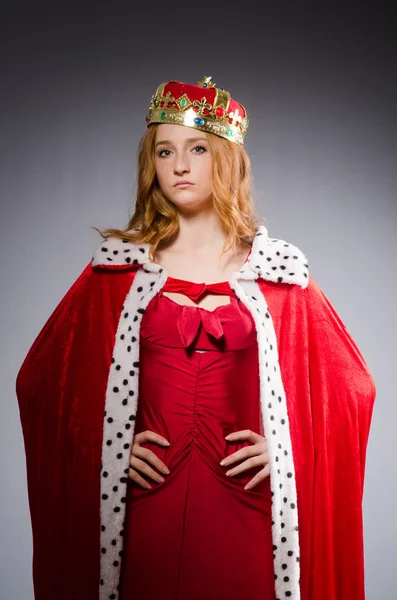 Koningin in rode jurk — Stockfoto