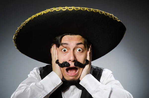 Мексиканский мужчина в смешной концепции — стоковое фото