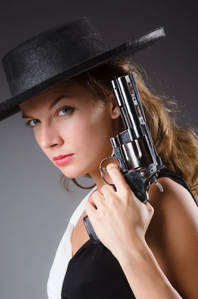 Donna con pistola — Foto Stock