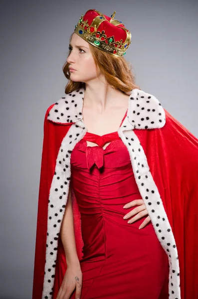 Reina en vestido rojo — Foto de Stock
