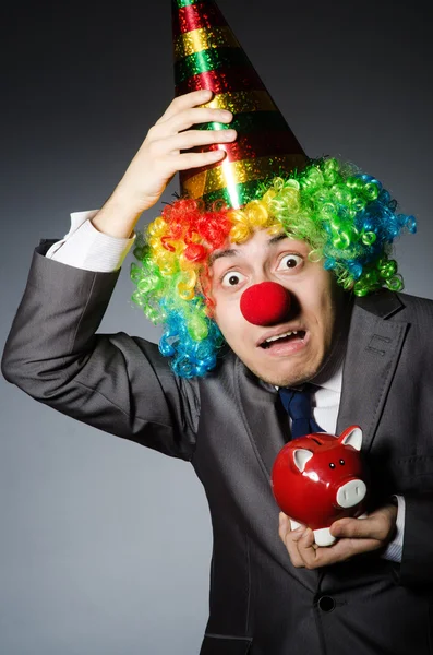 Clown med piggybank — Stockfoto
