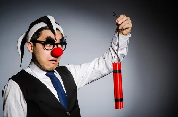 Grappige clown met staven dynamiet — Stockfoto