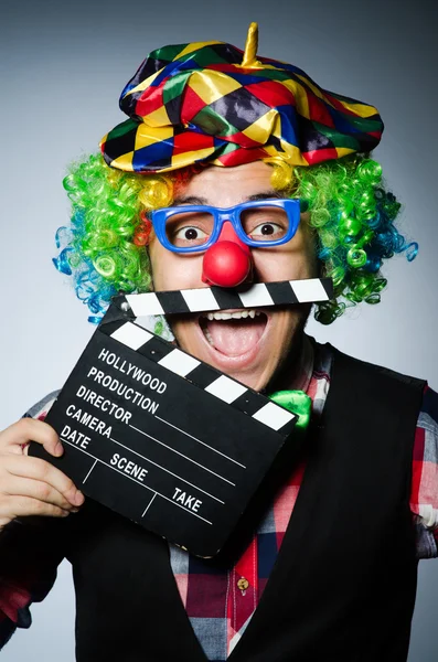 Clown med film styrelsen — Stockfoto