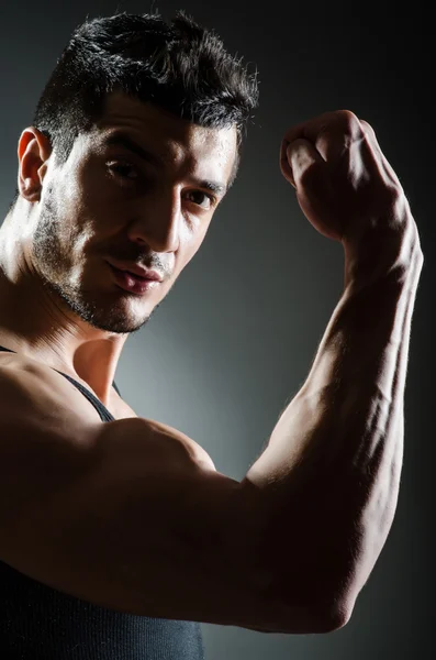 Hombre muscular —  Fotos de Stock