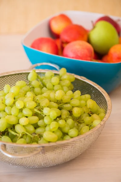 Frutas en el tazón — Foto de Stock