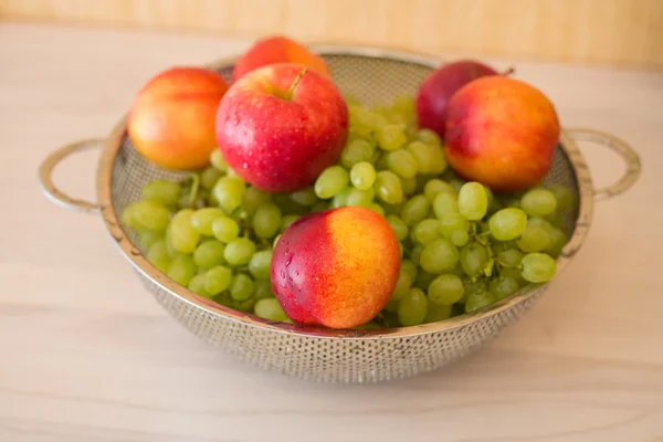 Fruits in the bowl — Stock Photo, Image