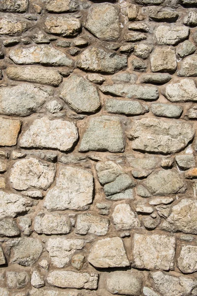 Стена из различных камней — стоковое фото