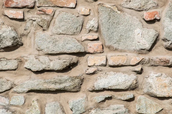 Mauer aus verschiedenen Steinen — Stockfoto
