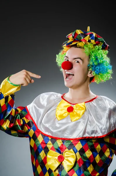 Смешной клоун в юмористической концепции — стоковое фото