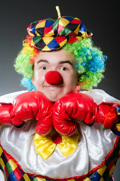 Śmieszny klaun w rękawiczkach. — Zdjęcie stockowe