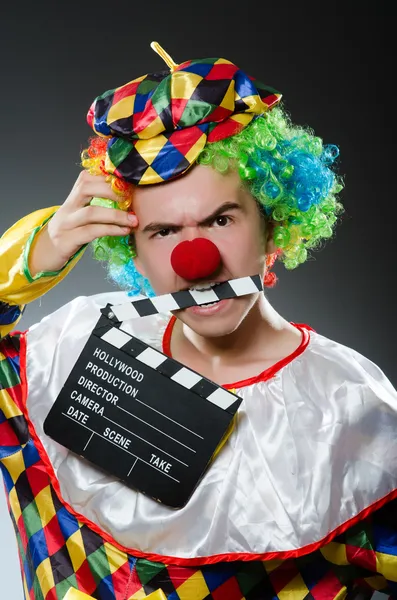 Clown met de film van bestuur — Stockfoto