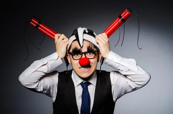 Śmieszny klaun z laskami dynamitu — Zdjęcie stockowe