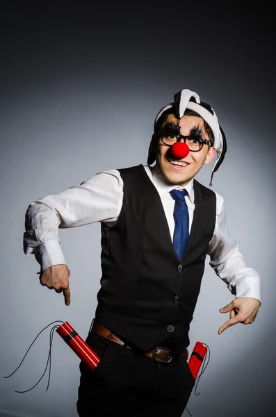 Śmieszny klaun z laskami dynamitu — Zdjęcie stockowe
