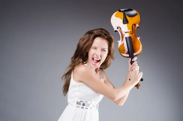 Mulher artista com violino — Fotografia de Stock