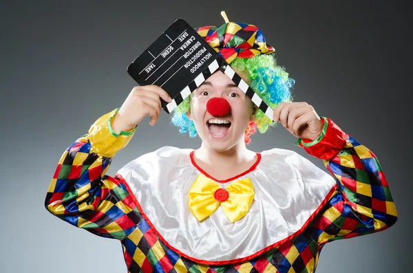 Clown med film styrelsen — Stockfoto