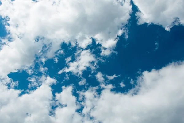 Céu azul brilhante — Fotografia de Stock