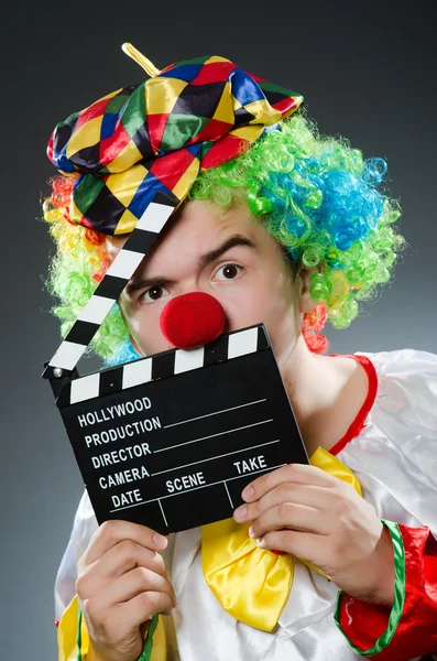 Клоун з дошкою фільмів — стокове фото