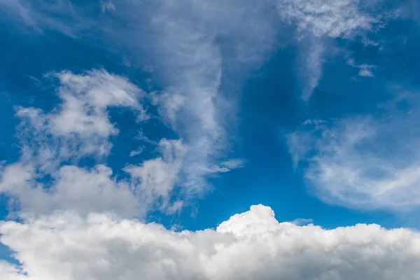 Céu azul brilhante — Fotografia de Stock