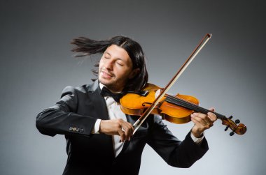 keman çalar