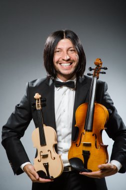 keman çalar