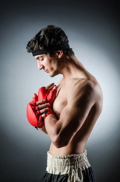 肌肉发达的拳击手 — 图库照片