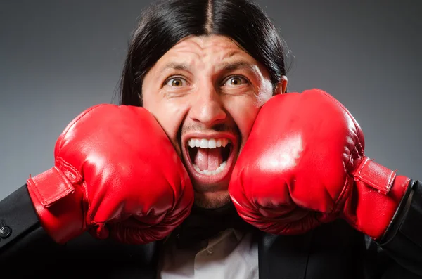 Man affärsman med boxhandskar — Stockfoto