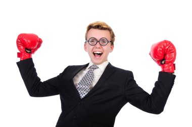 Genç işadamı beyazlar içinde izole edilmiş.