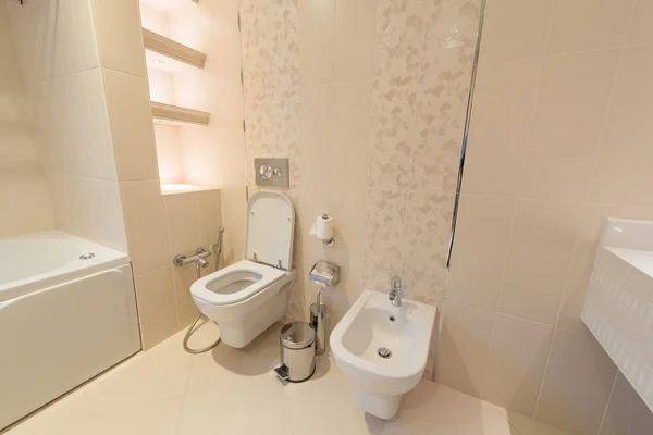 Cuarto de baño en el interior moderno — Foto de Stock