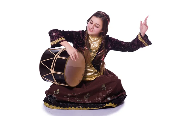 Azeri jongedame spelen traditionele drum "Nagara" — Stockfoto