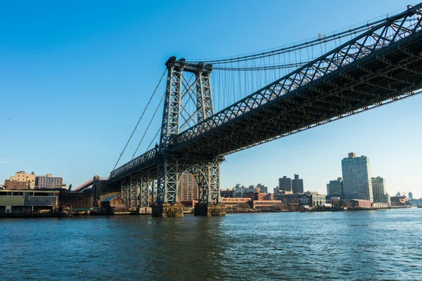 Manhattan bridge on summer day — Stock Photo, Image