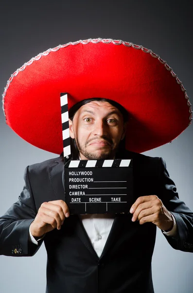 Mexicain homme avec panneau de film clapboard — Photo