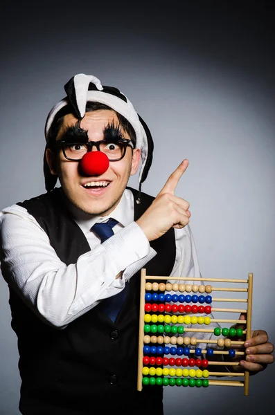 Payaso divertido con ábaco en concepto contable — Foto de Stock