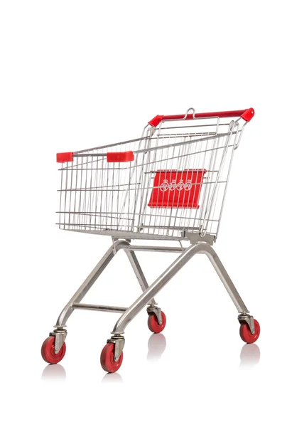 Carrello supermercato isolato sul bianco — Foto Stock