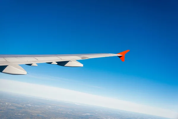 Ala de avión por la ventana —  Fotos de Stock