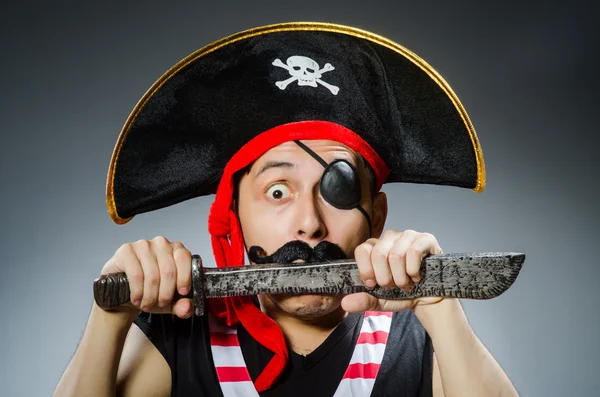 Pirata divertente nello studio buio — Foto Stock